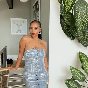 Elegant Strapless Button-Down Midi Dress in Gray